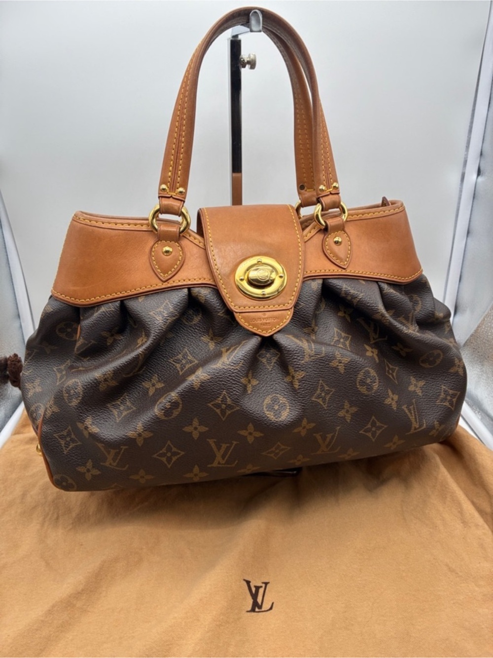 Louis Vuitton mm boetie Monogram Canvas Shoulder Bag with LV dust bag and COA